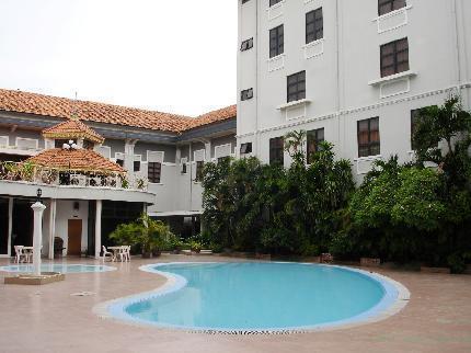 Holiday Hotel Phnom Penh Ngoại thất bức ảnh