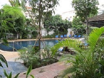 Holiday Hotel Phnom Penh Ngoại thất bức ảnh